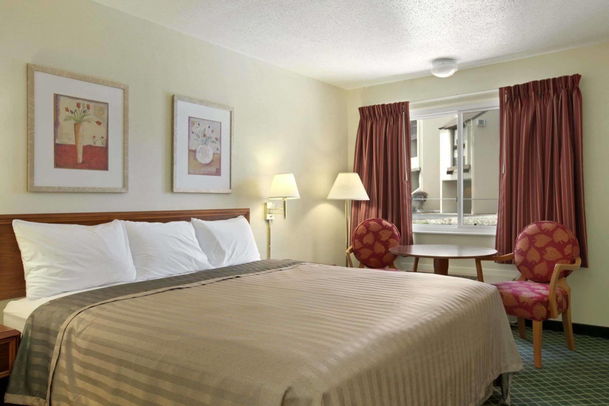 Отель Fairfield By Marriott Port Clinton Waterfront Экстерьер фото